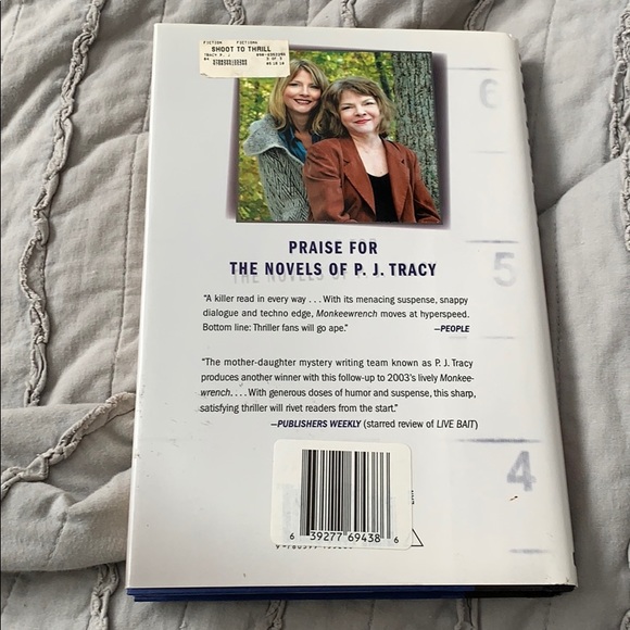 P.J. Tracy A Monkee Wrench Hardback novel - Picture 3 of 4